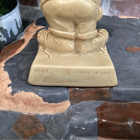 “5/$25” - Vintage - Wallace Berry & Co. Figurine dated 1973 - Made In USA - Picture 5 of 8